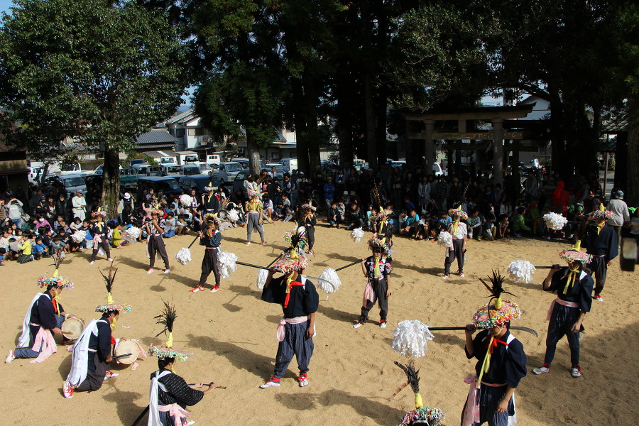 【伝統行事】白倉・美都岐の花取踊り(町指定保護無形民俗文化財)